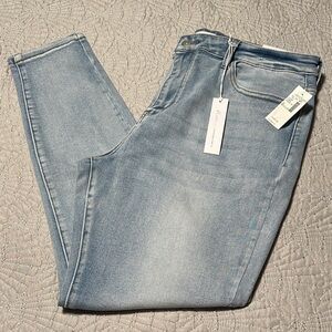 KanCan Light Wash High-Rise Ankle Skinny Jeans, NWT’s, Size 32 or 17